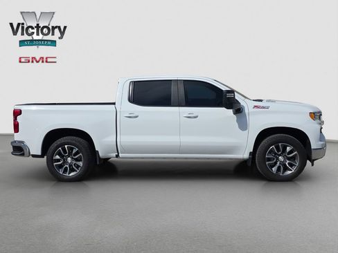 Used 2023 Chevrolet Silverado 1500 LT AWD/4WD image 19