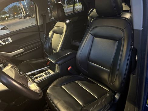 Used 2021 Ford Explorer XLT w/ Equipment Group 202A image 16