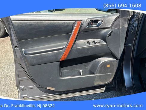 Used 2012 Toyota Highlander Limited w/ Tow Pkg AWD/4WD image 17