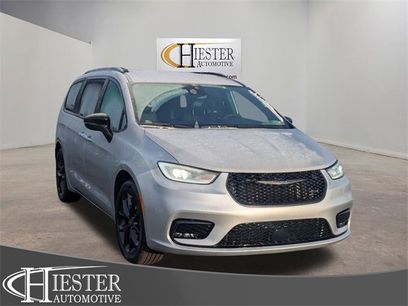 New 2026 Chrysler Pacifica Select