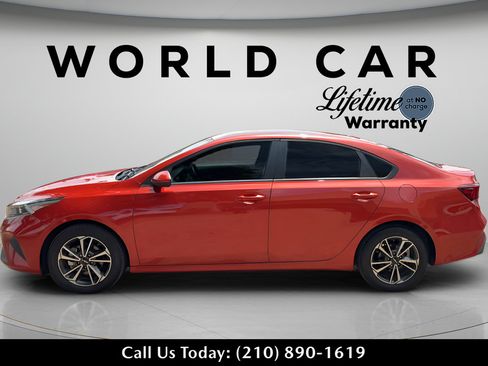 Used 2024 Kia Forte LXS FWD image 4