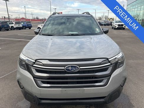 Used 2025 Subaru Forester Premium image 2