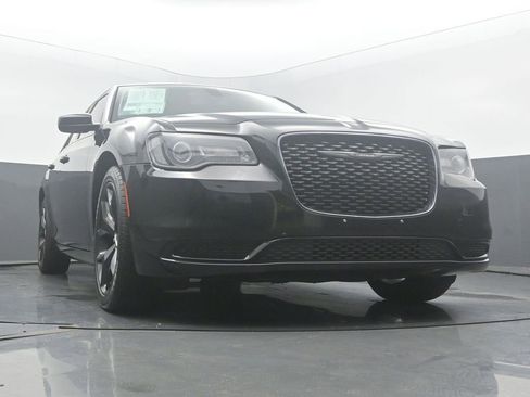 Used 2022 Chrysler 300 Touring w/ Sport Appearance Package RWD image 51