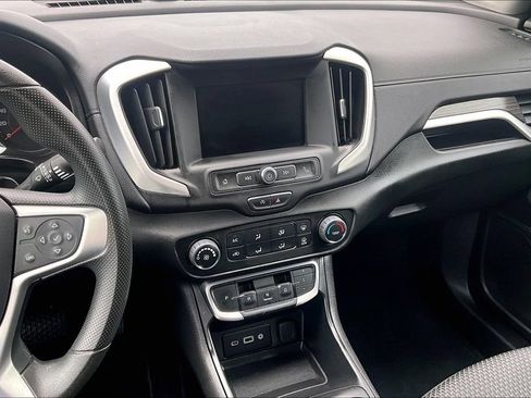 Used 2024 GMC Terrain SLE FWD image 8