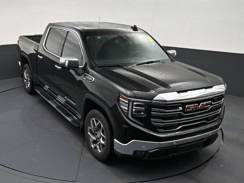 Used 2024 GMC Sierra 1500 SLT w/ SLT Premium Plus Package RWD image 17
