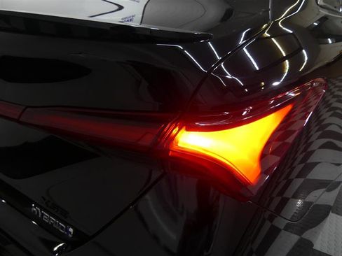 Used 2019 Toyota Avalon XSE image 16