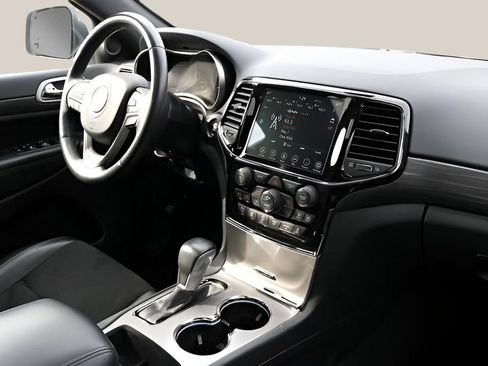 Used 2022 Jeep Grand Cherokee Laredo X RWD image 19