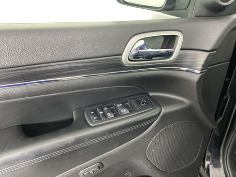 Used 2019 Jeep Grand Cherokee Limited image 15