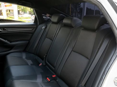 Used 2018 Honda Accord Sport image 10