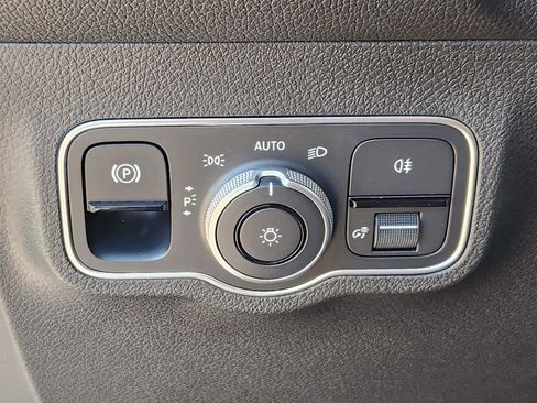 New 2025 Mercedes-Benz GLB 35 AMG 4MATIC image 21