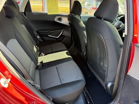 Used 2023 Kia Soul LX w/ LX Technology Package image 17