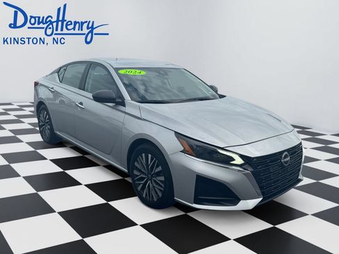 Used 2024 Nissan Altima 2.5 SV FWD image 7