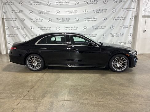 New 2026 Mercedes-Benz S 580 4MATIC Sedan image 3