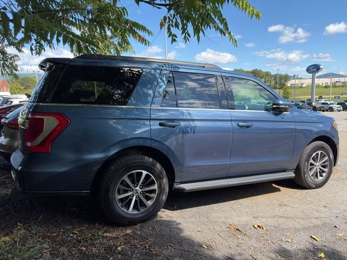 Used 2019 Ford Expedition XLT w/ Equipment Group 202A AWD/4WD image 3