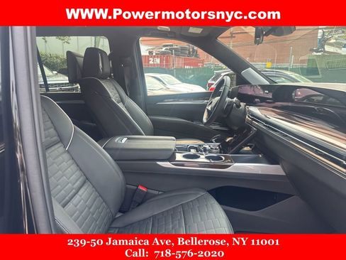 Used 2025 Cadillac Escalade Sport Platinum AWD/4WD image 19