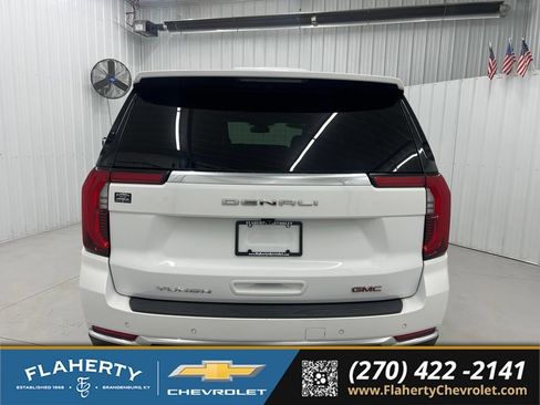 Used 2025 GMC Yukon XL Denali AWD/4WD image 4