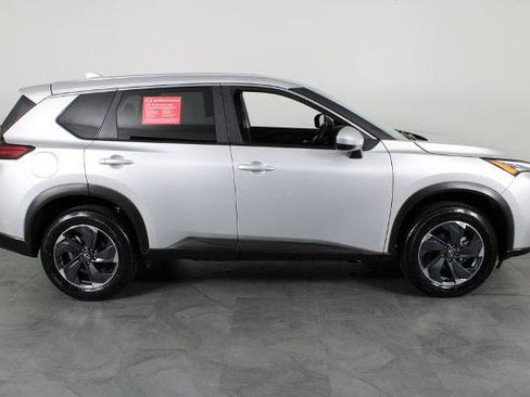 Certified 2025 Nissan Rogue SV image 15