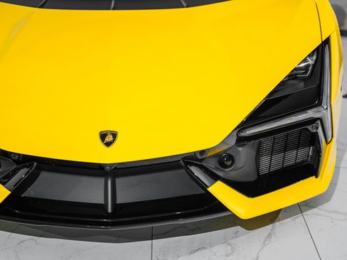 Used 2024 Lamborghini Revuelto image 10