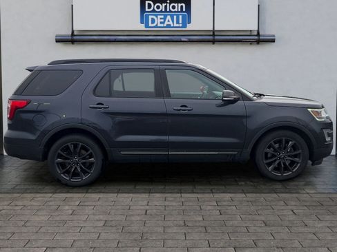 Used 2017 Ford Explorer XLT w/ Equipment Group 202A FWD image 2