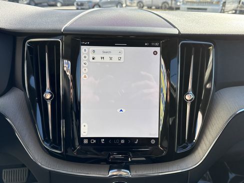 Used 2025 Volvo XC60 B5 Plus image 24