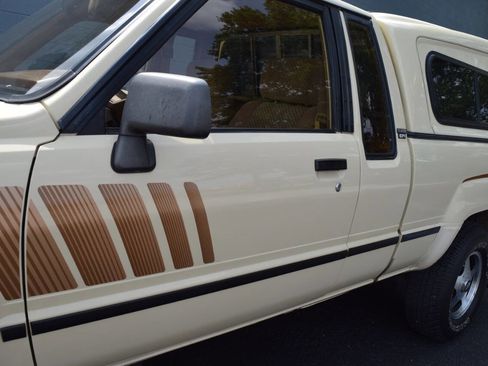 Used 1988 Toyota Pickup SR5 image 5