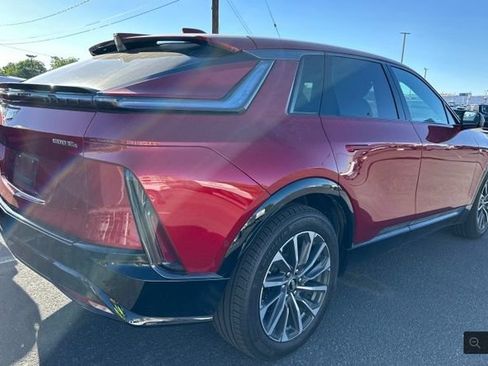 Used 2024 Cadillac Lyriq Sport w/ LPO, Floor Liner Package AWD/4WD image 4