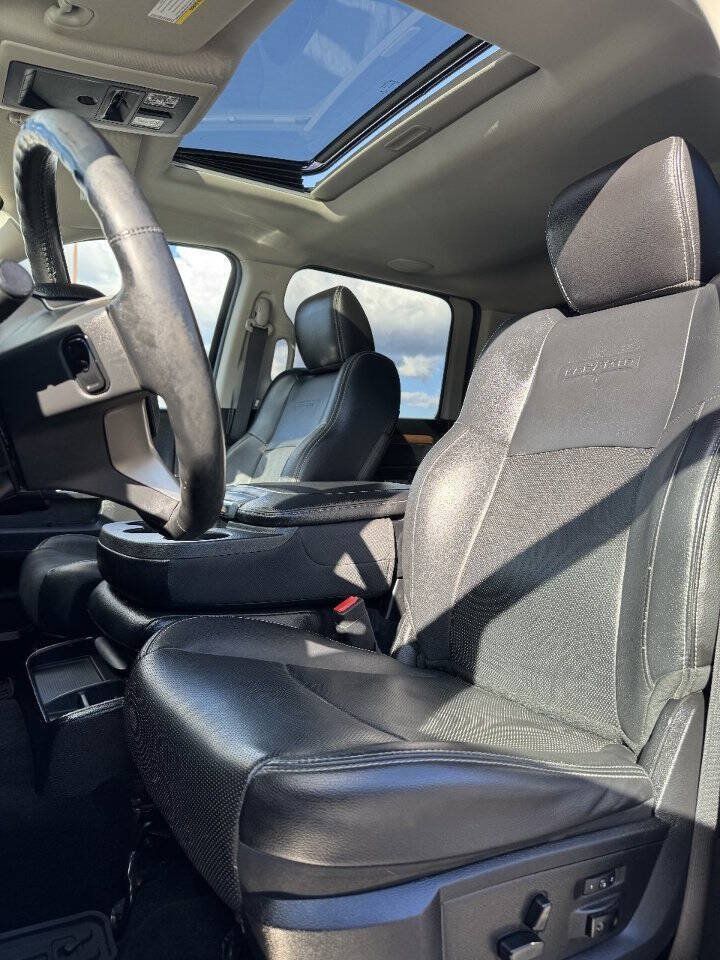Used 2016 RAM 1500 Laramie w/ Convenience Group AWD/4WD image 4