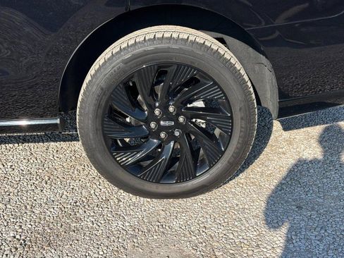 New 2025 Lincoln Navigator Reserve w/ Jet Appearance Package image 9