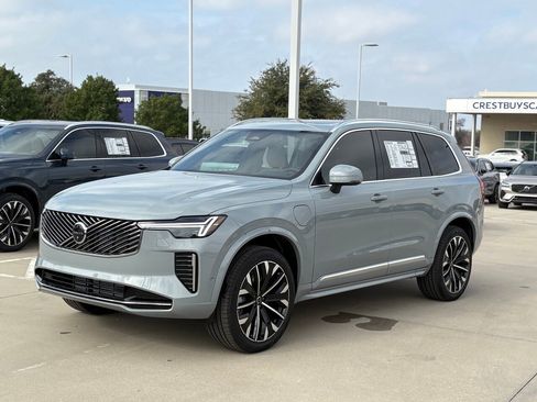 New 2026 Volvo XC90 T8 Plus image 3