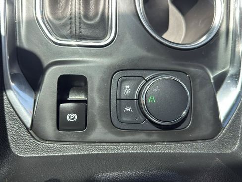 Used 2020 Chevrolet Traverse RS FWD image 29