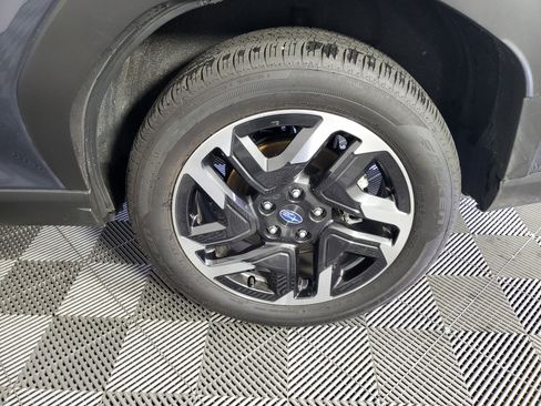 Used 2025 Subaru Forester Limited image 32