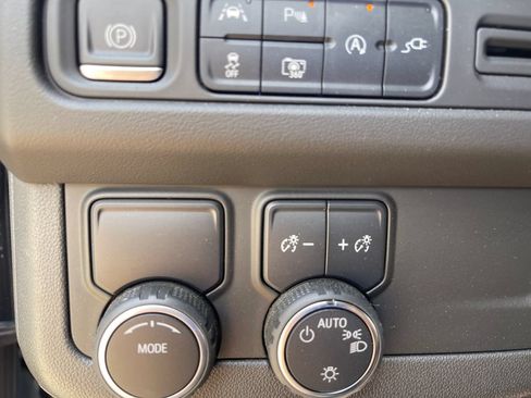 Used 2022 Chevrolet Tahoe LT w/ Luxury Package RWD image 31