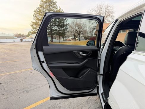 Used 2017 Audi Q7 3.0T Premium image 34