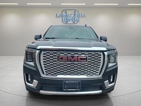 Used 2021 GMC Yukon XL Denali w/ Denali Premium Package image 8