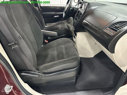 Used 2018 Dodge Grand Caravan SE w/ UConnect Hands-Free Group image 22