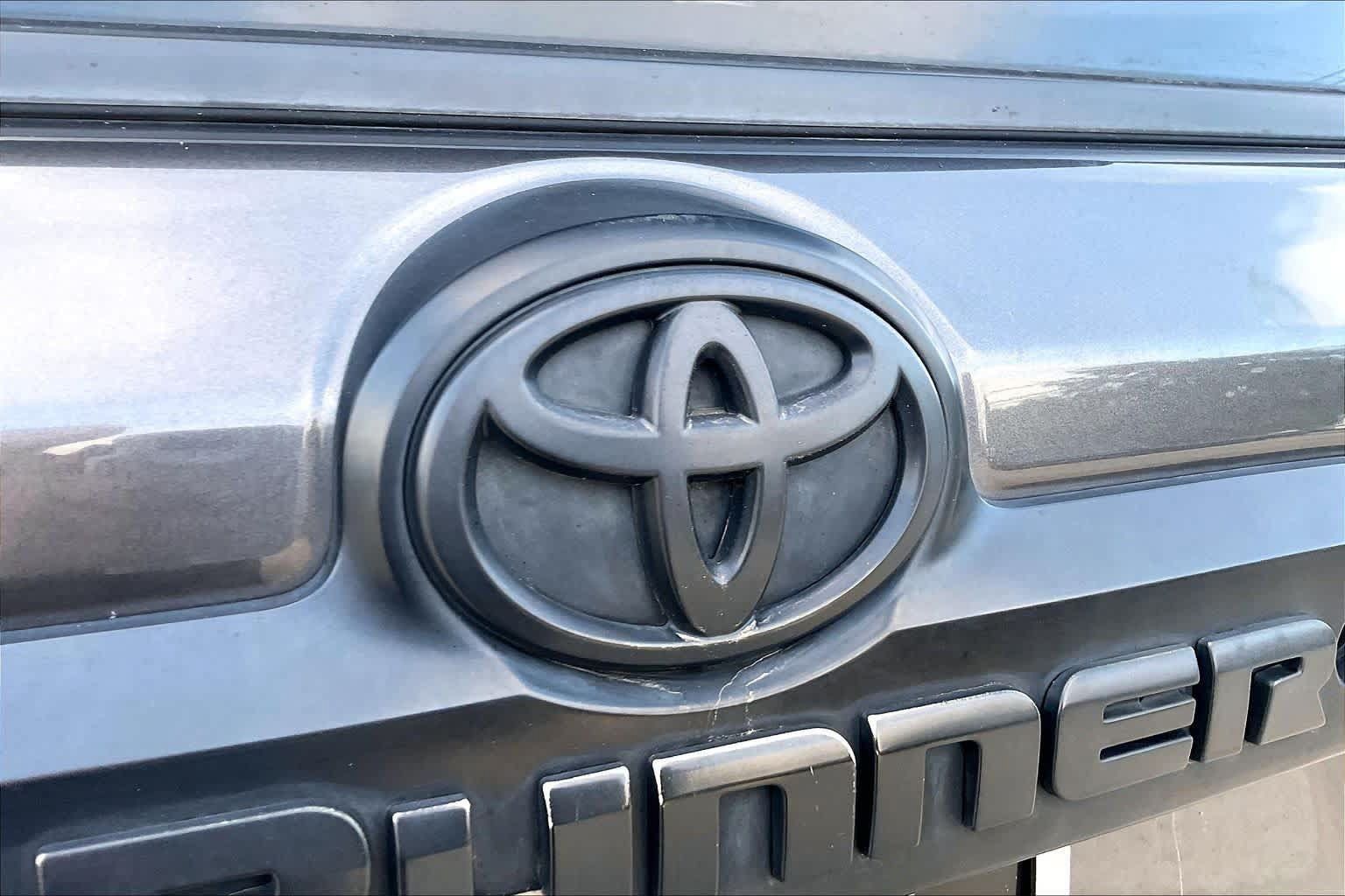 Used 2018 Toyota 4Runner TRD Off-Road Premium AWD/4WD image 10