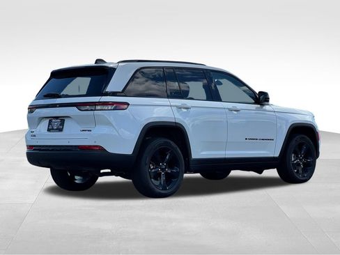 Used 2023 Jeep Grand Cherokee Limited w/ Black Appearance Package AWD/4WD image 7