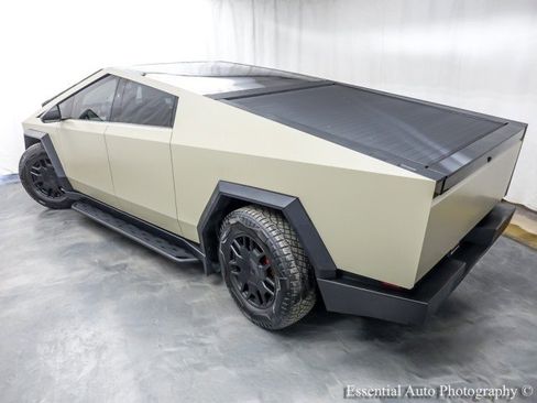 Used 2024 Tesla Cybertruck AWD Crew Cab image 8