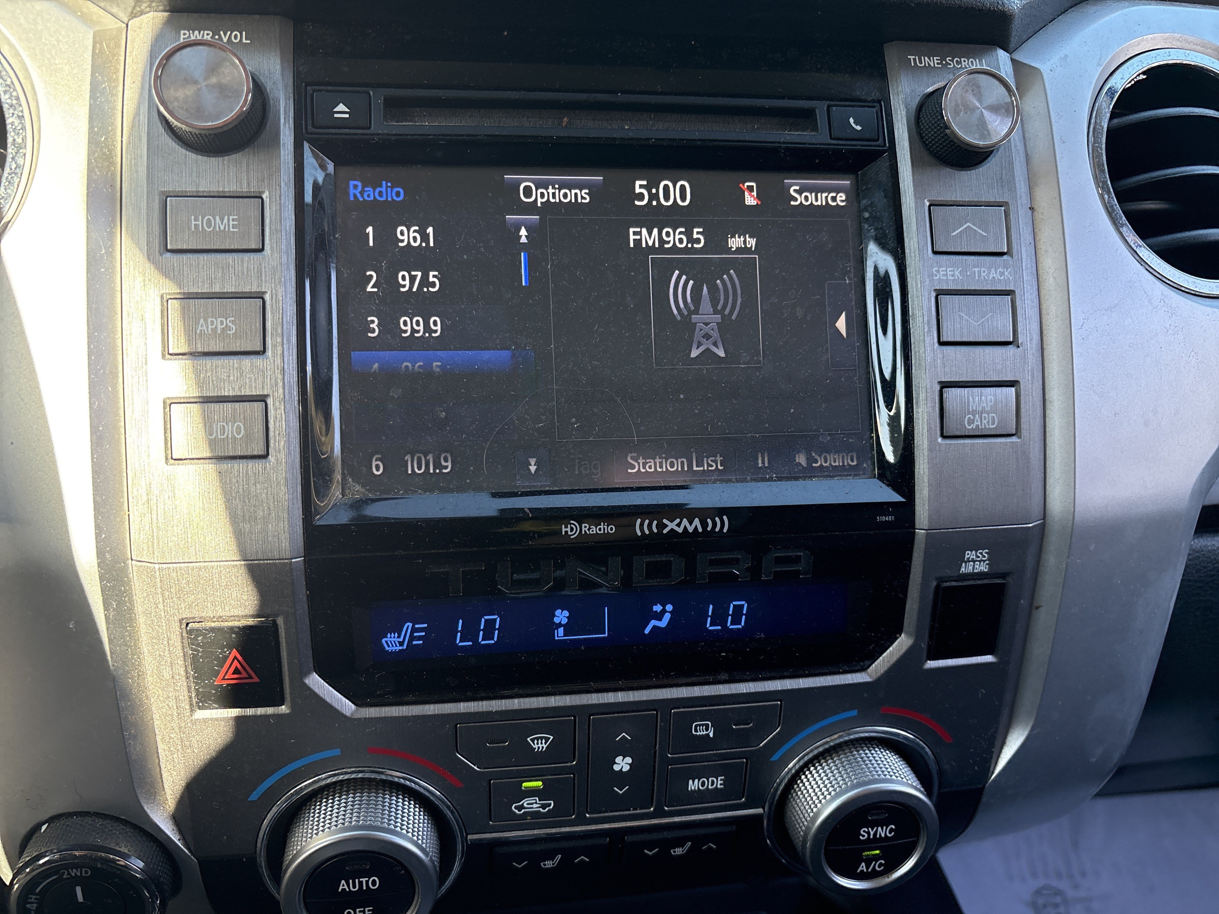 Used 2019 Toyota Tundra Limited w/ Limited Premium Package AWD/4WD image 16