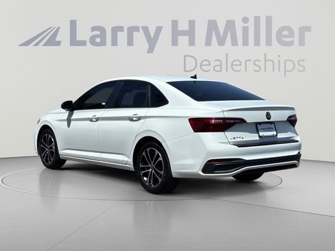 Used 2024 Volkswagen Jetta Sport FWD image 4