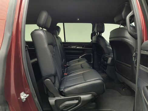 Used 2022 Jeep Wagoneer Series III AWD/4WD image 31