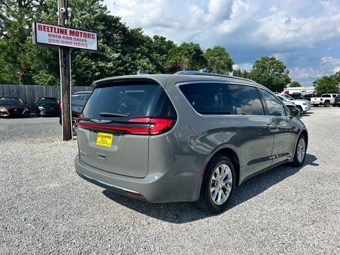 Used 2021 Chrysler Pacifica Touring-L w/ Premium & Safety Sphere Group FWD image 2