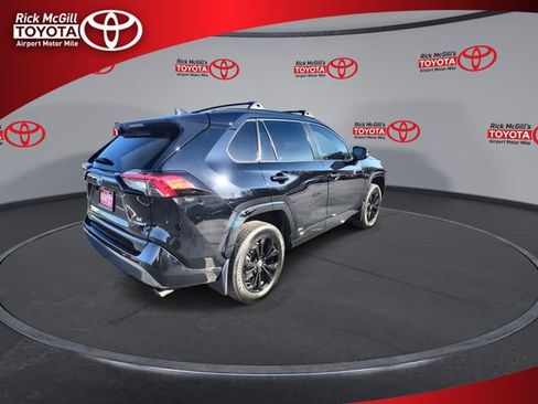 Used 2022 Toyota RAV4 SE image 8