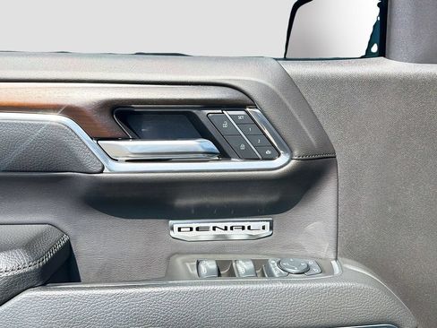 Used 2025 GMC Sierra 1500 Denali w/ Technology Package AWD/4WD image 18