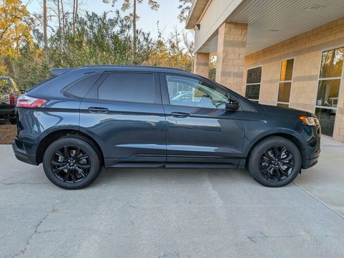Certified 2024 Ford Edge SE w/ Black Appearance Package image 3