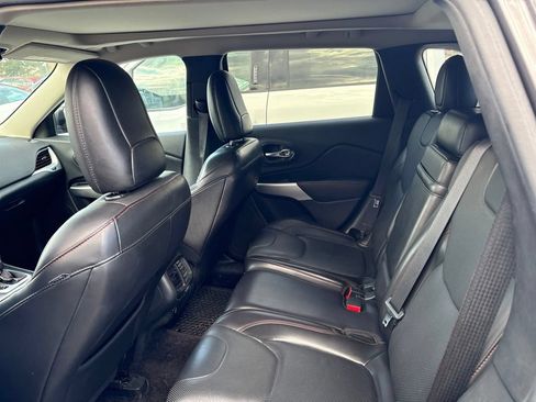 Used 2018 Jeep Cherokee Trailhawk w/ Quick Order Package 27L AWD/4WD image 12