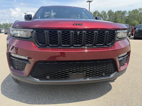 Certified 2025 Jeep Grand Cherokee Limited w/ Luxury Tech Group II AWD/4WD image 24