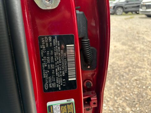 Used 2025 Hyundai Elantra SEL FWD image 29