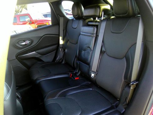 Used 2019 Jeep Cherokee Overland w/ Trailer Tow Group image 41