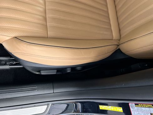 Used 2022 Genesis G70 3.3T RWD image 13